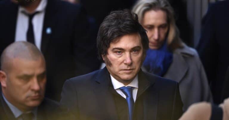Javier Milei y sus medidas, EN VIVO: el Presidente irá al acto por los 34° años del atentado a la Embajada de Israel