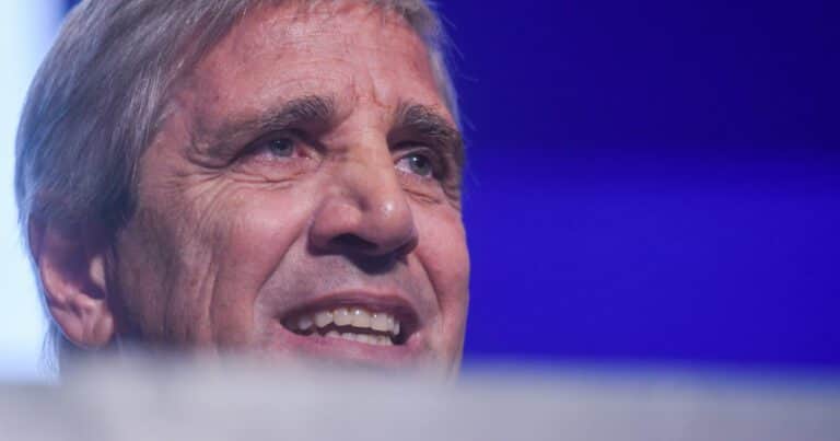 Caputo apuntó contra Kicillof por defender la expropiación de YPF: “Solo puede ser tomado en serio por un grupo de fanáticos”