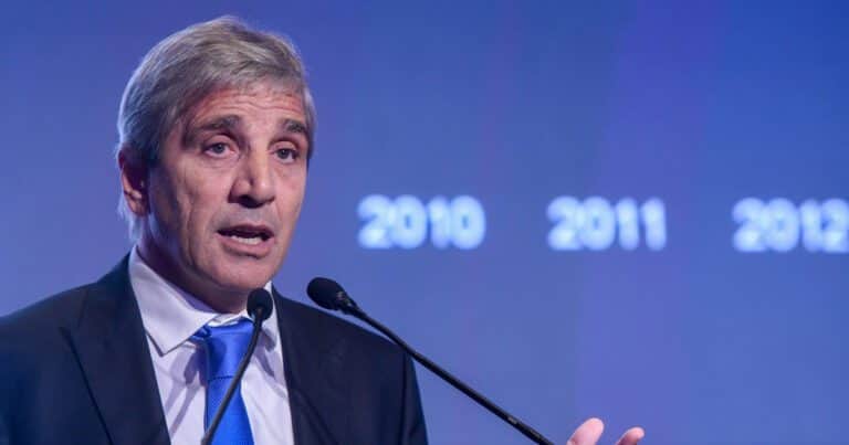 Luis Caputo explicó por qué la inflación lleva nueve meses sin bajar: «Todavía hay un proceso de corrección de precios relativos»