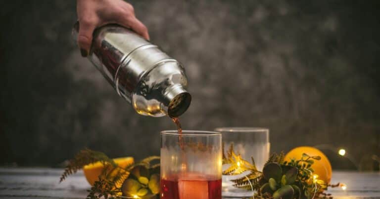 Muchos lo toman en ayunas, pero ¿realmente funciona el agua con vinagre de manzana?