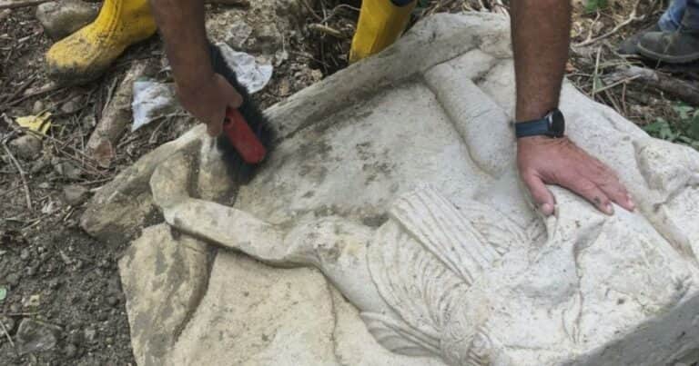 Hallan en Italia una tumba romana del año 0 con escenas de gladiadores