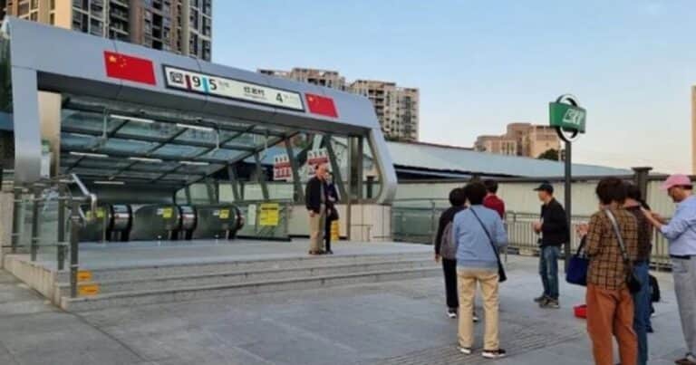 En solo 400 días y a 40 pisos bajo tierra, China construyó la estación de tren más profunda del mundo