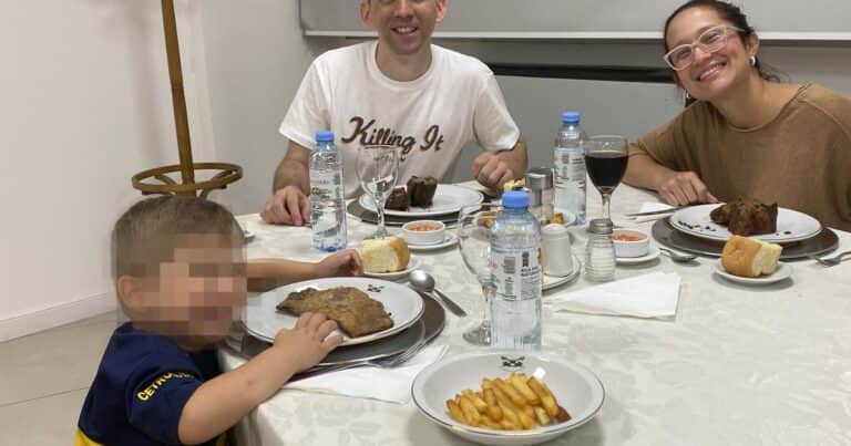 «Nahuel Gallo merece respeto»: la foto familiar y el mensaje que publicó la esposa del gendarme