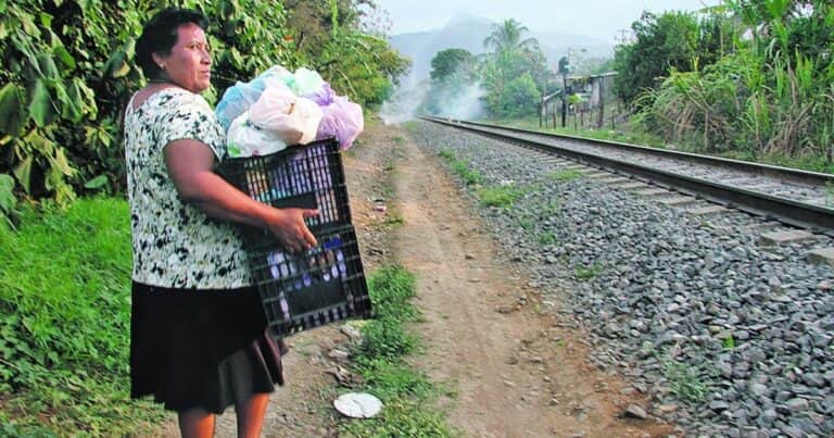 Las Patronas cumplieron 31 años asistiendo a migrantes que viajan en el “tren de la muerte” con destino a Estados Unidos