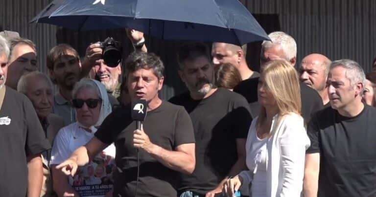 En la marcha del Día de la Memoria, Axel Kicillof dijo que «a Milei le queda poco» y aseguró que Cristina Kirchner es inocente