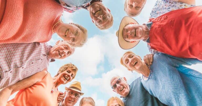 Un nuevo estudio descubre dos indicadores de longevidad en la sangre de los adultos mayores: «Son determinantes para la supervivencia»