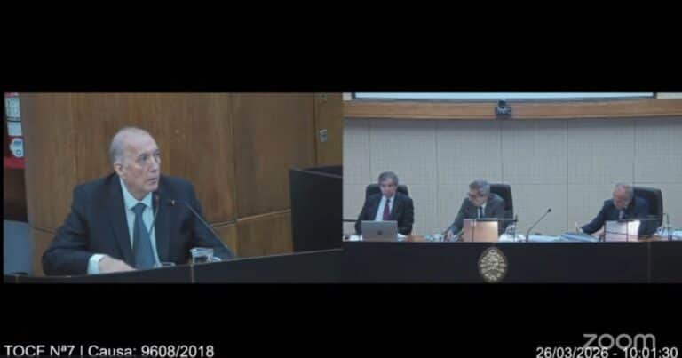 En una coartada, un ex funcionario K reconoció que Roberto Baratta iba a su casa pero no a buscar coimas: «Venía a retirar bolsas de yerba»