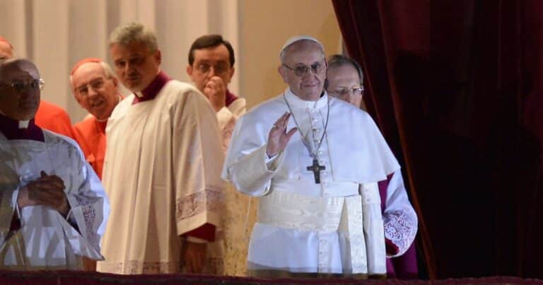 Se sabe cuánto dinero dejó el papa Francisco en su herencia