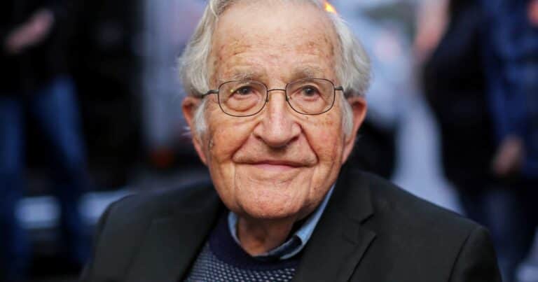 Las mejores 15 frases de Noam Chomsky para reflexionar sobre el mundo actual