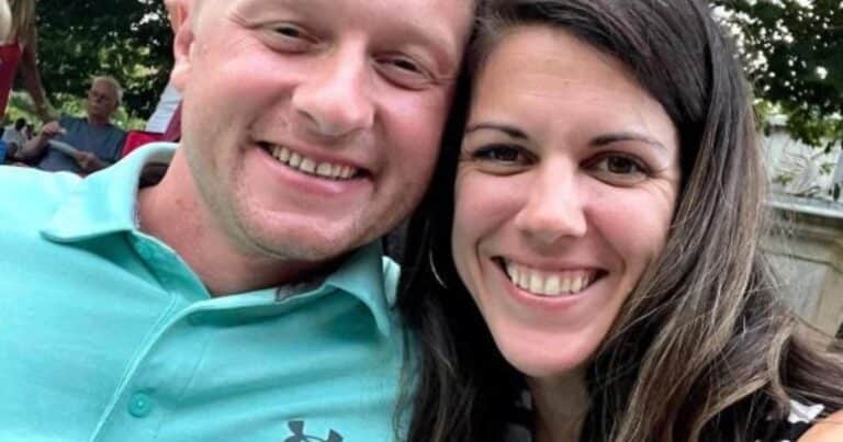 Quién era Jason Hughes, el profesor de North Hall High School que murió tras una broma de sus alumnos