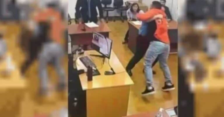 Un preso desató toda su furia en una audiencia en San Juan: quiso pegarle al fiscal y rompió el televisor que había en la sala