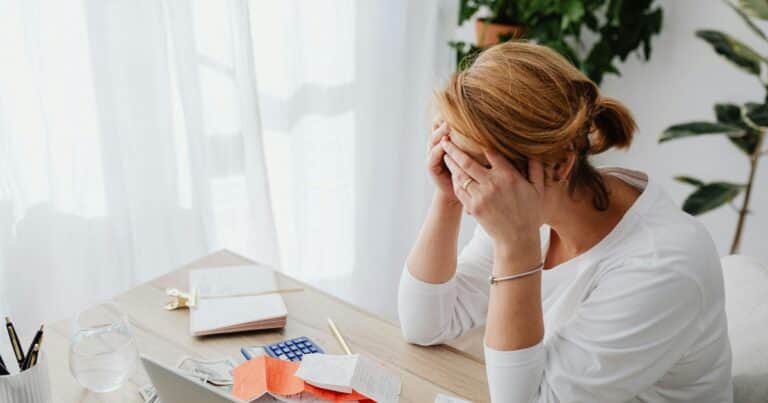 Se negó a un test de alcoholemia en el trabajo, la despidieron y la Justicia ordenó indemnizarla con más de 45 mil dólares