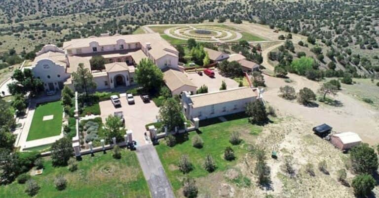 Un exresidente de Zorro Ranch habló sobre la mansión de Epstein: «Si hubiera querido enterrar a alguien ahí, podría haberlo hecho sin problema”
