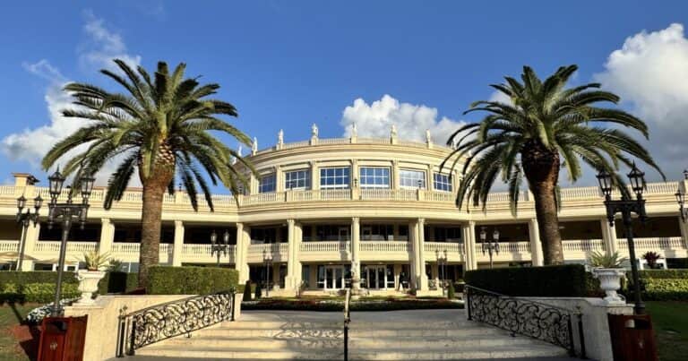 Milei en Miami: cómo es el resort de lujo en el que Trump recibirá al presidente argentino