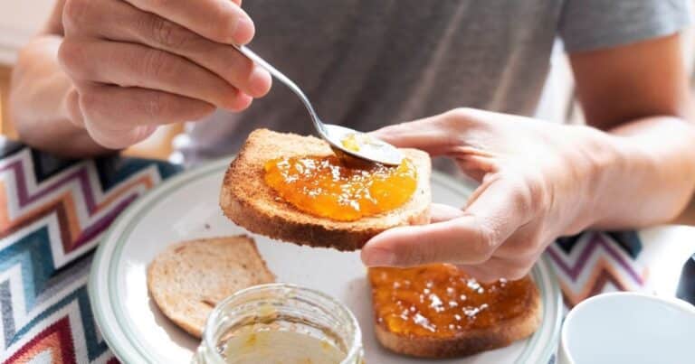 Desayunar a las 9 y cenar a las 16: qué cambia en el cuerpo con esta rutina, según una especialista