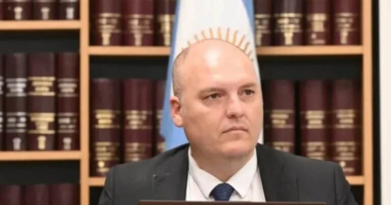 Validan el fallo del juez de Chubut que quedó expuesto por usar IA: “Aquí tienes el punto IV reeditado, sin citas y listo para copiar y pegar”