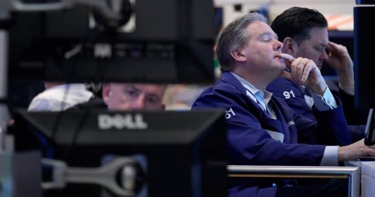 En otro día de tensión en los mercados, el riesgo país vuelve a superar los 600 puntos, el dólar sube y el Merval rebota