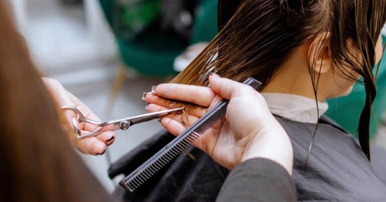 Calendario lunar de marzo 2026: los mejores días para cortar el cabello según las fases de la Luna