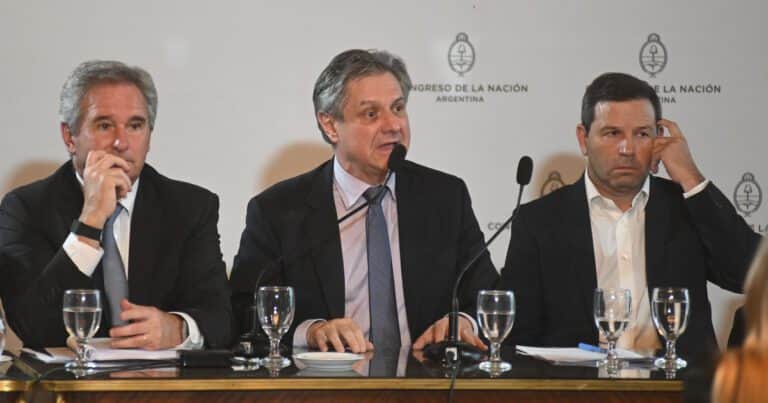 Caputo envía una comitiva a la cumbre del BID en Paraguay, en busca de financiamiento