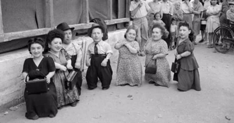 La terrible historia de «La Lilliput Troupe» que terminó en un campo de concentración