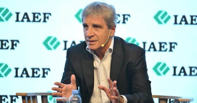 Caputo descartó otra toma de deuda y admitió un retroceso en la lucha contra la inflación: «No puedo forzar a la gente a tener pesos en el bolsillo»