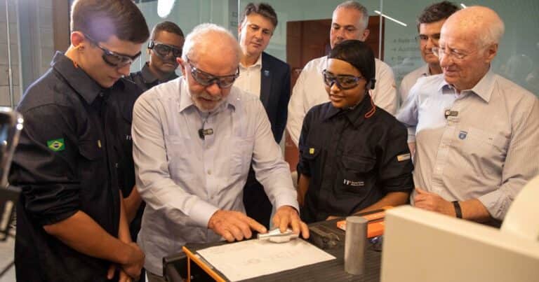 En medio de la tensión de los industriales con el Gobierno, Paolo Rocca inauguró una escuela en Brasil junto a Lula