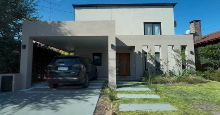 Adorni adquirió un departamento en Caballito sin desprenderse del que ya tenía en Parque Chacabuco