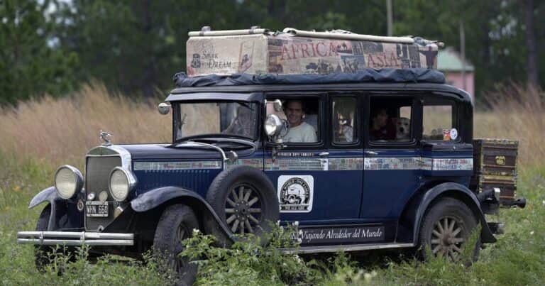 La familia argentina que viajó 22 años por el mundo en un auto de 1928