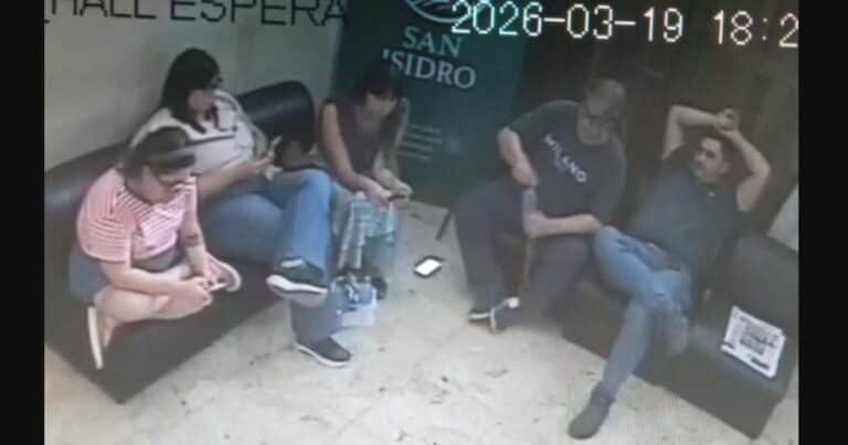 Un funcionario de Kicillof, una concejal peronista y otros militantes ocuparon la oficina privada del intendente de San Isidro