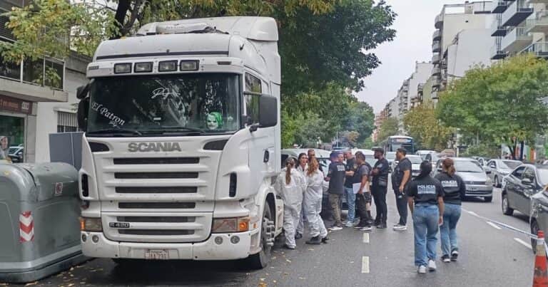 Incautación millonaria: hallaron una carga de ketamina líquida en el falso tanque de un camión en pleno Caballito