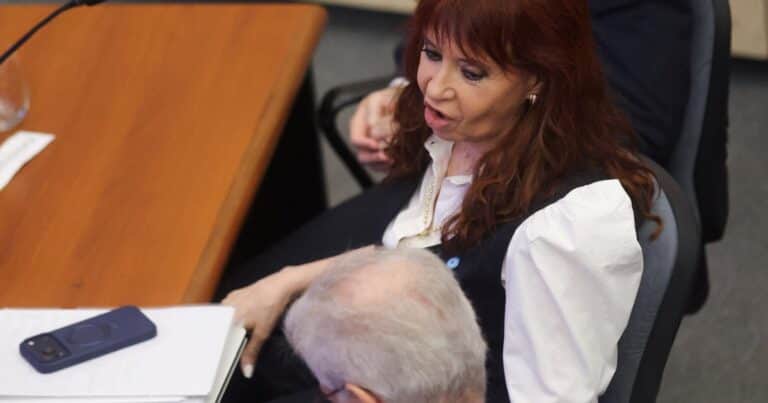 “¿Tiene algún apodo?”, las incómodas preguntas a Cristina Kirchner en el arranque de su declaración y sus irónicas respuestas