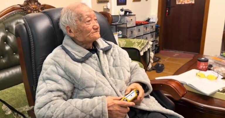 El gamer más longevo: quién es el abuelo de 91 años que se hizo famoso por completar el nuevo Resident Evil