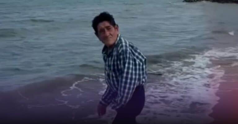 Emocionante: una hija llevó a su padre de 82 años a conocer el mar
