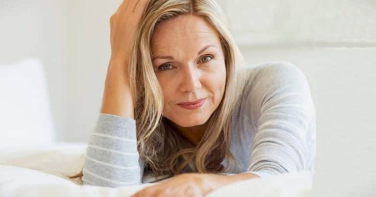 «Tienen antioxidantes como la vitamina C»: las frutas que reducen los síntomas de la menopausia
