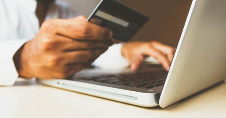 Familias endeudadas: el Central creó un instrumento para que bancos y fintech se garanticen el cobro de los préstamos