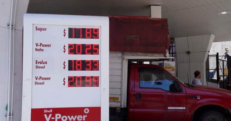 Por primera vez la nafta y el gasoil pasaron los $ 2.000 en la Ciudad y los aumentos superan el 5%