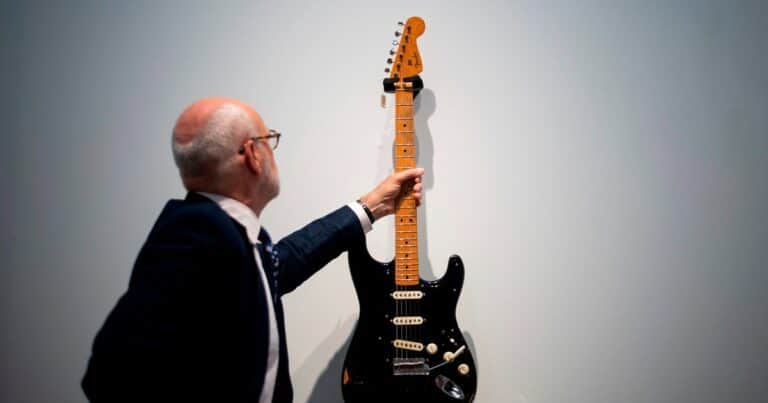 Vendieron la guitarra «Black Strat» de Pink Floyd a un precio récord
