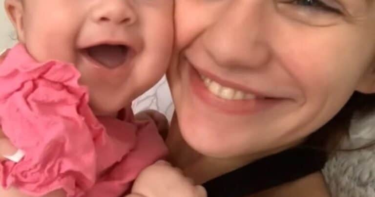 Dio a luz en el baño de su casa sin saber que estaba embarazada: “Había un bebé en el inodoro”