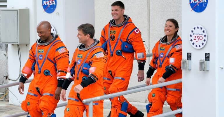 Así es la vida de los astronautas dentro de Orion en la misión Artemis II: 58 tortillas, cinco salsas picantes y un baño