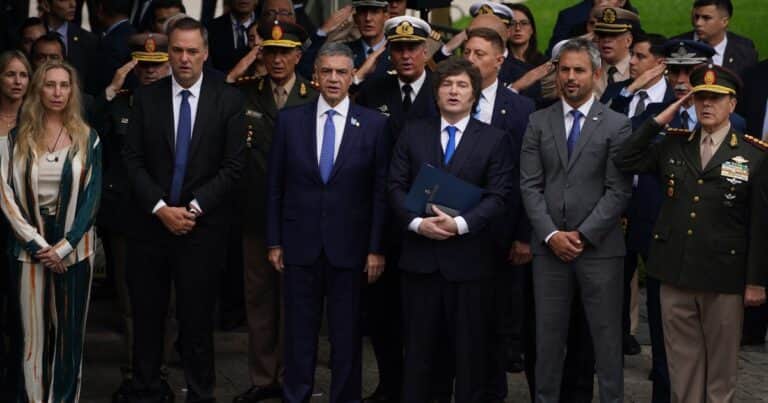 Con Manuel Adorni en primera fila, Javier Milei encabezó el acto por el aniversario de Malvinas