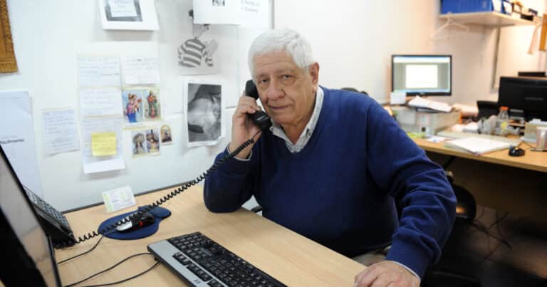Cada vez hay más jubilados que trabajan en blanco: la mitad de ellos son monotributistas