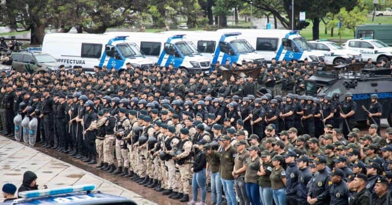Frente al reclamo de las fuerzas de seguridad federales, el Gobierno les dio un bono de $ 40.000 y sumas extras de hasta $ 300.000