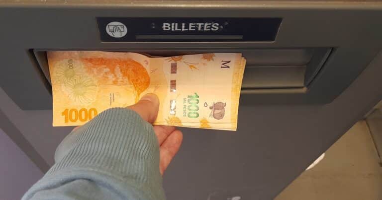 Salario mínimo atrasado: la hora no alcanza para comprar medio kilo de pan