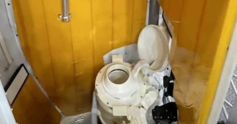 Los problemas del inodoro en la Artemis II recordaron la mala experiencia que tuvieron los astronautas en el pasado para ir al baño