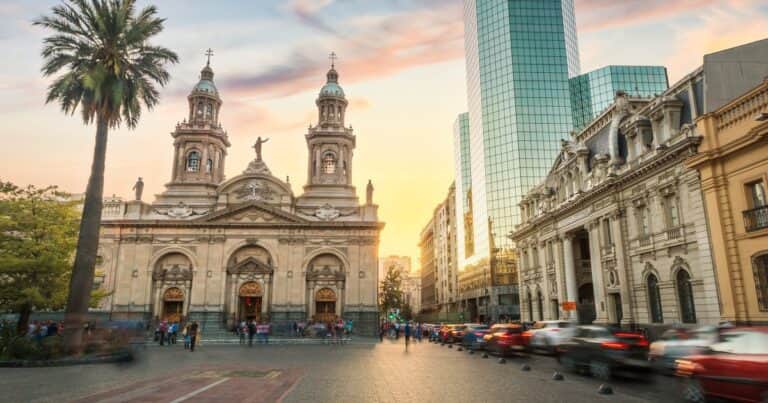 A partir del domingo, Chile retrasa los relojes y tendrá una hora de diferencia con Argentina