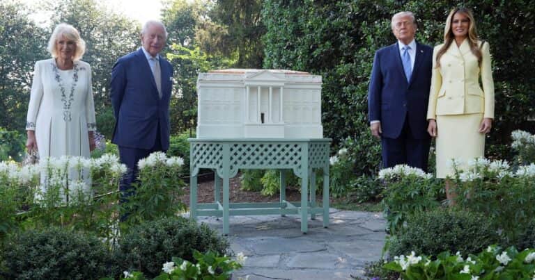 La rara colmena presidencial que Donald Trump le mostró al rey Carlos III en su visita a la Casa Blanca