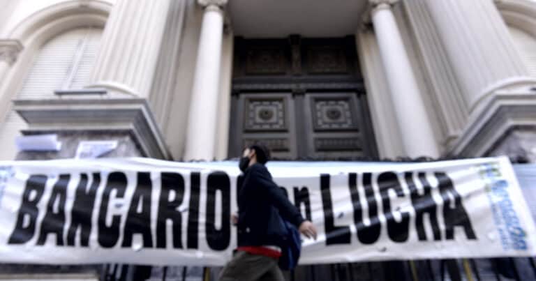 El gremio bancario anunció un paro en el BCRA para el lunes 27 de abril: cómo afectará la huelga a los demás bancos