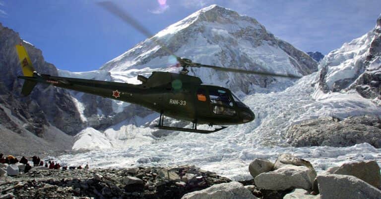 Escándalo en el Everest: destapan una red criminal que engañaba a los turistas para forzar rescates falsos y cobrar el seguro