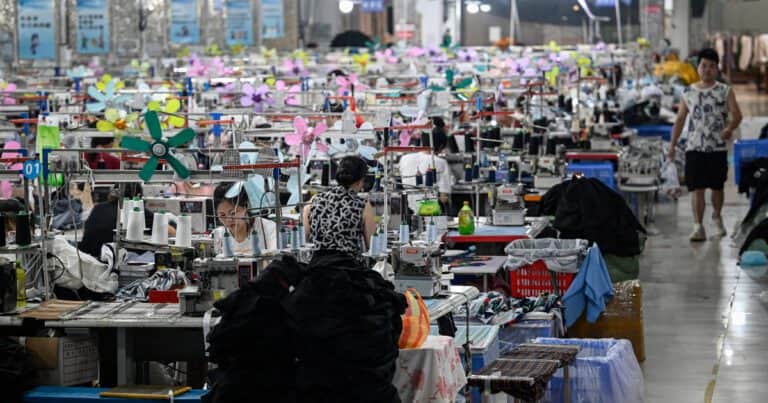 De las misteriosas “aldeas SHEIN” a nuestras casas: de dónde viene realmente la ropa que compramos en la plataforma china