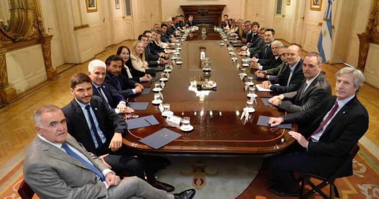 Gobernadores «al rojo vivo»: el reparto de impuestos cayó 11% en marzo y se complican las cuentas provinciales